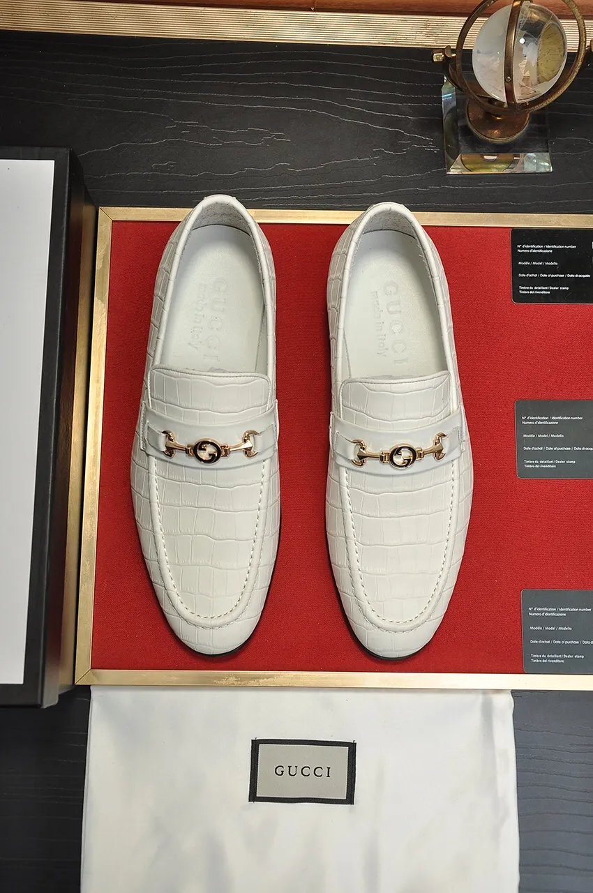 Men's shoes💰500💶Italy's top luxury men's shoe giant (GUCCI) (Gucci) (full cowhide lining) new arrival🍃Original European style🔰 Pleasant to the eye😍In order to make the shoes more durable and non-deformable🌀The production continues to follow traditional methods but there is still no lack of innovation💪Choose original sheepskin for the leather♻️ Smooth and natural And extra bright ⭐Made of imported cowhide, the first choice of rich people 38-45 (45 customized)